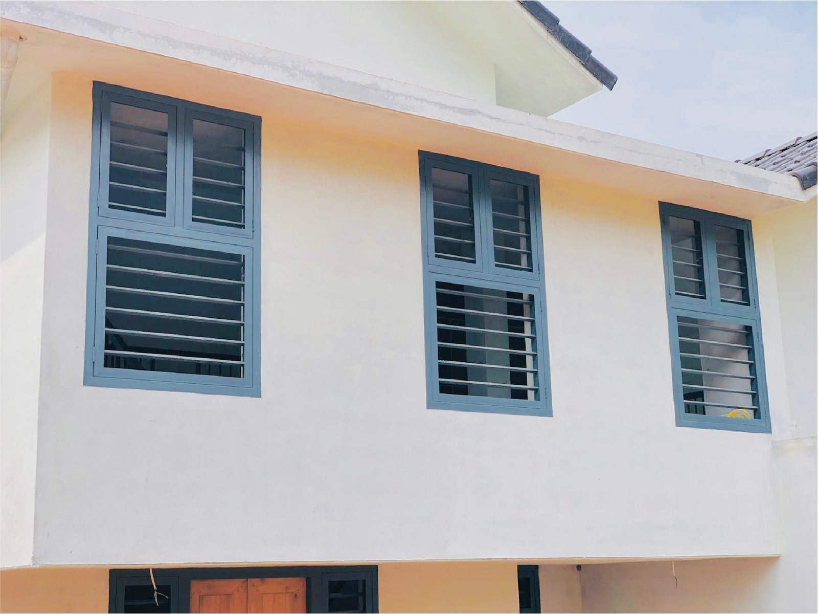 Building with an oversized custom steel entry door